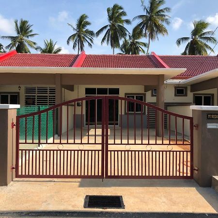 Magnolia 1 Homestay Кампунг-Куала-Бесут Экстерьер фото