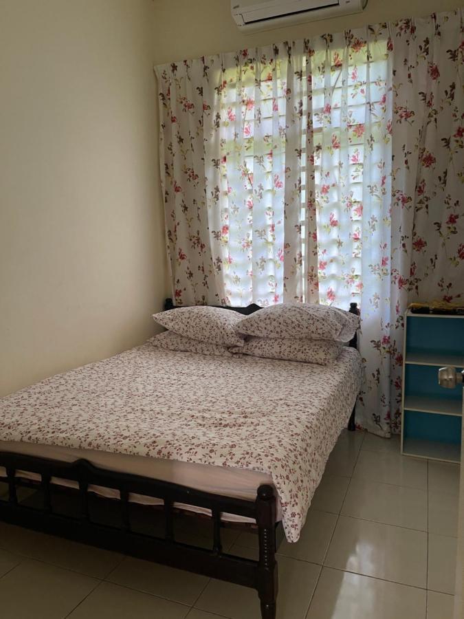 Magnolia 1 Homestay Кампунг-Куала-Бесут Экстерьер фото